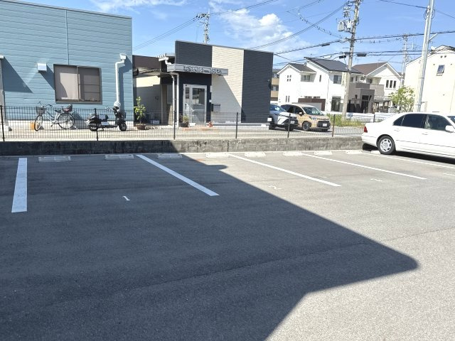 ウィンディア玉手の駐車場