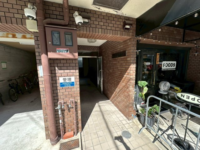 ブラウンコートのエントランス