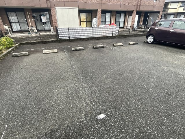 グランチェスタ　ウィングの駐車場