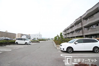 【駐車場】