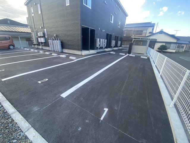 ル・メイユール北夕顔瀬の駐車場