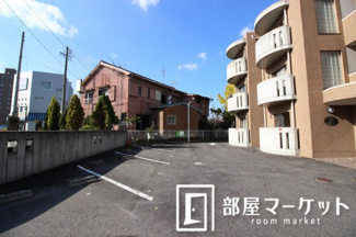 【駐車場】