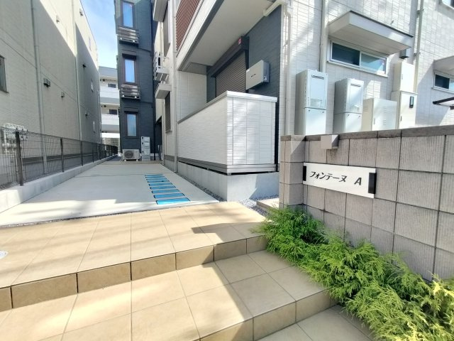フォンテーヌAのエントランス|毎日通るエントランスはこのようになっています