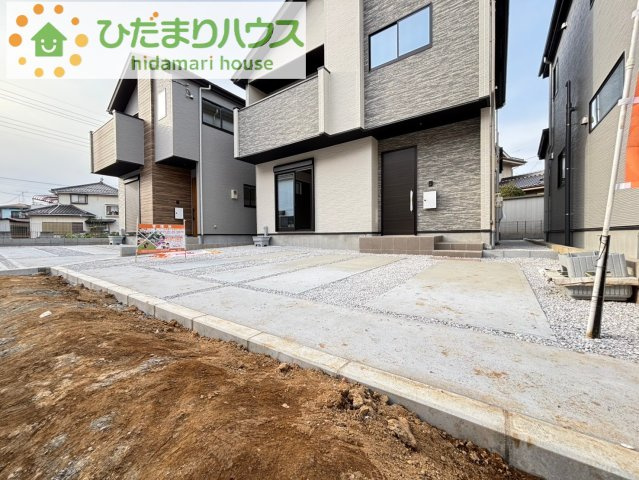 蓮田市藤ノ木　4期　新築一戸建て　Erde　02の駐車場