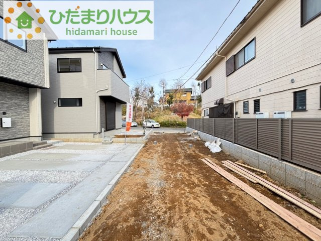 蓮田市藤ノ木　4期　新築一戸建て　Erde　02の前面道路含む現地写真