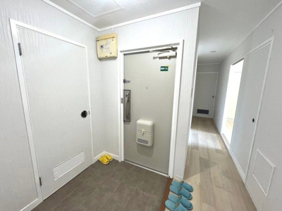 【玄関】 | かもめ第一コーポ１２号棟 | 【玄関】ゆとりの玄関ですよ！シューズボックスも置けますね♪玄関周りもスッキリ片付きますね！