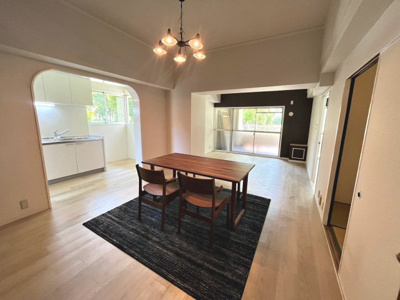 【居間・リビング】 | かもめ第一コーポ１２号棟 | 南港ポートタウン線「ポートタウン西」駅まで徒歩２分！忙しい朝や、遅くなった帰宅時にも嬉しいですね♪