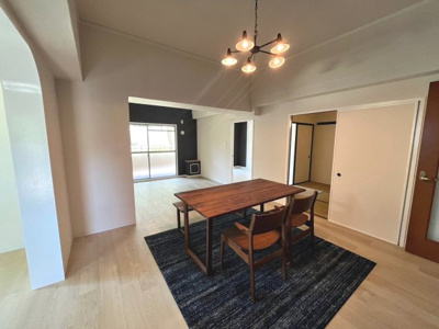 【居間・リビング】 | かもめ第一コーポ１２号棟 | 【洋室】クロス貼替えてます！綺麗な壁や床で室内が明るくなりますね！爽やかな気分でお過ごしいただけますよ♪