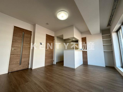 【居間・リビング】 | アルファコート東六郷 | こちらのリビングで趣味の時間をお楽しみください