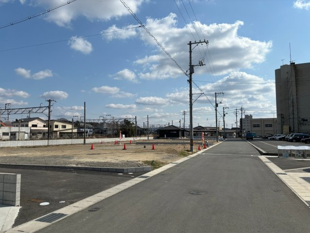プランタウン小野田駅前18号地の前面道路含む現地写真
