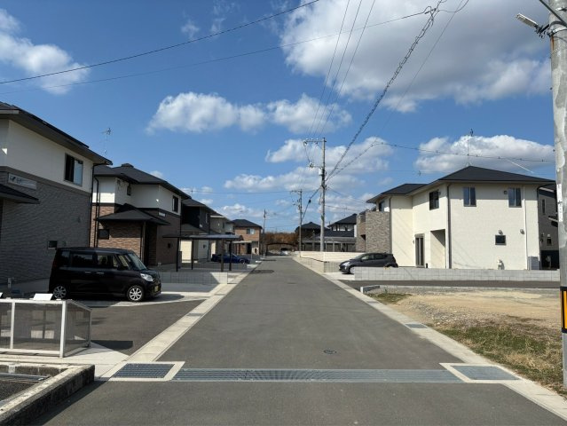 プランタウン小野田駅前18号地の前面道路含む現地写真