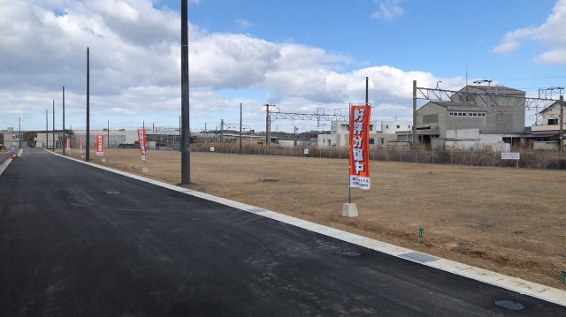 プランタウン小野田駅前18号地の前面道路含む現地写真