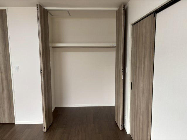 プランタウン小野田駅前18号地の収納|※ イメージ施工例　洋室クローゼット