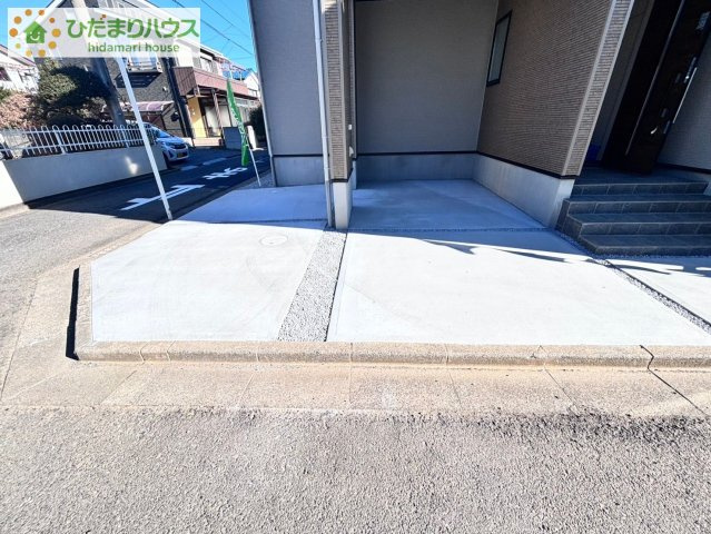 上尾市小泉　2期　新築一戸建て　アーバンスタイル　01の駐車場