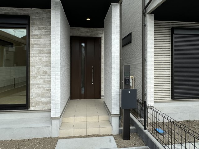 松戸市栄町西５丁目新築戸建【古ヶ崎小学校：7分】のエントランス|エントランス・玄関ポーチ