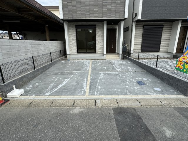 松戸市栄町西５丁目新築戸建【古ヶ崎小学校：7分】の駐車場|1号棟駐車スペース・並列２台駐車可