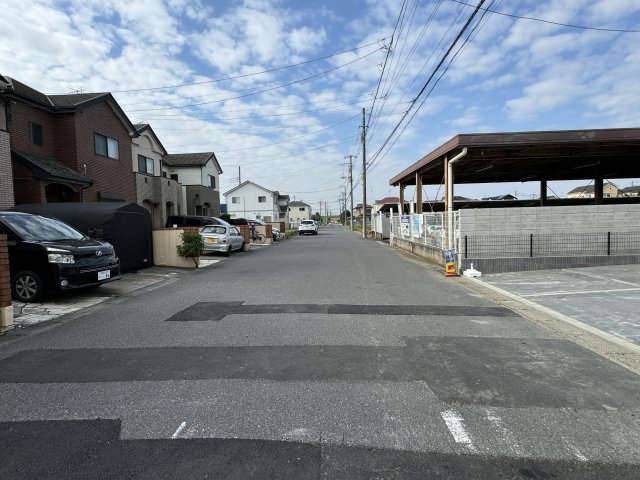 松戸市栄町西５丁目新築戸建【古ヶ崎小学校：7分】の前面道路含む現地写真|南側前面道路・幅員約8ｍ