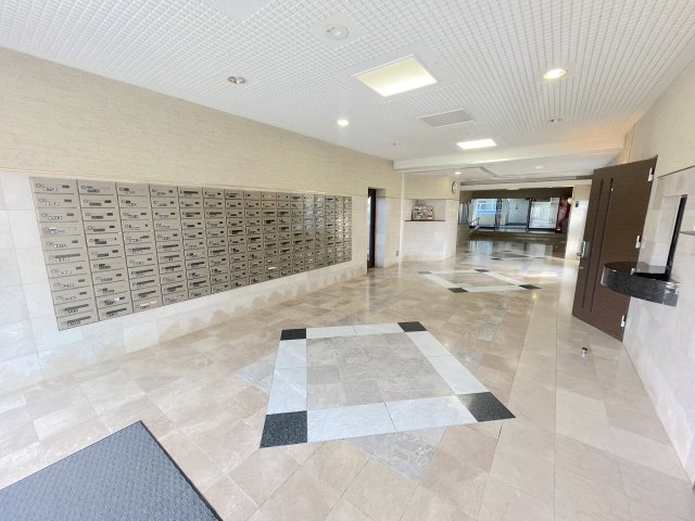 ロワールマンション青葉WESTのエントランス