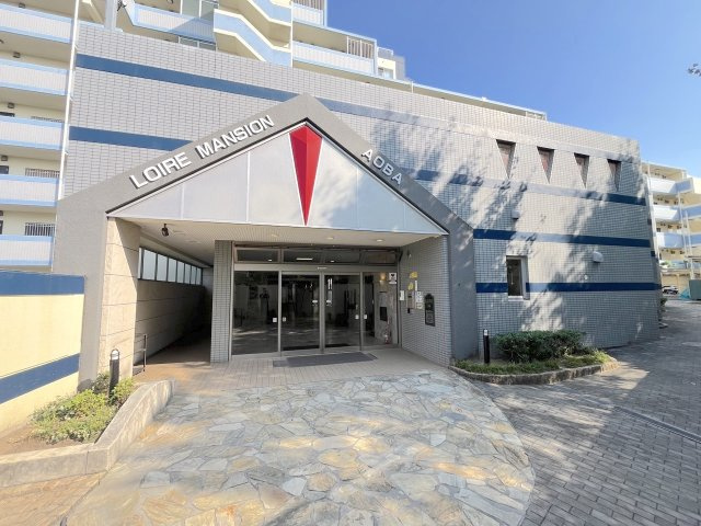 ロワールマンション青葉WESTのエントランス