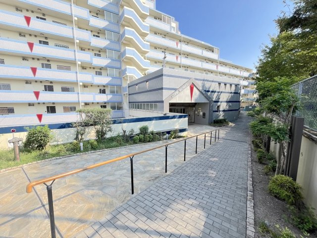 ロワールマンション青葉WESTのエントランス