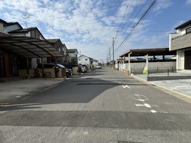 松戸市栄町西５丁目新築戸建【古ヶ崎小学校：7分】の前面道路含む現地写真|南側前面道路・幅員約8ｍ