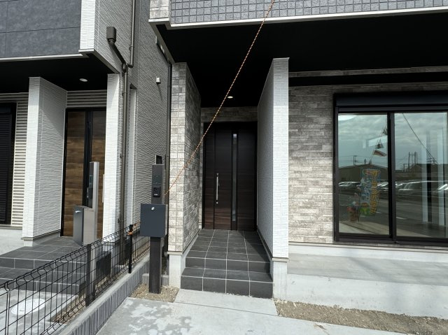 松戸市栄町西５丁目新築戸建【古ヶ崎小学校：7分】のエントランス|エントランス・玄関ポーチ