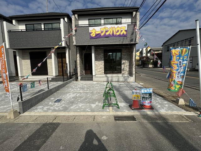 松戸市栄町西５丁目新築戸建【古ヶ崎小学校：7分】の駐車場|3号棟駐車スペース・並列２台駐車可