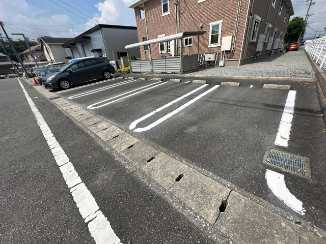 ラ・クレール・メゾンの駐車場