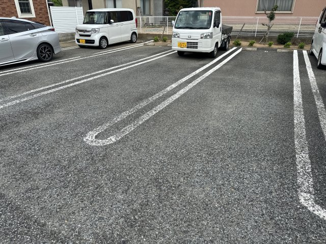 シンヴィオシスＣの駐車場