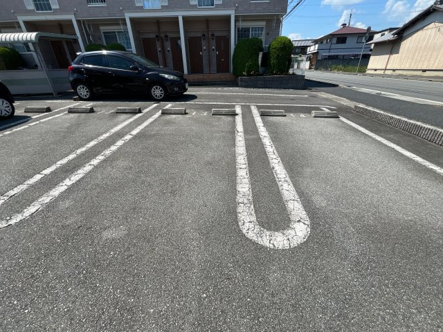 ツイン　ハウスオークＢの駐車場