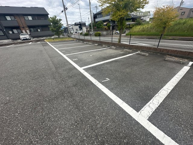 colline de　R・Ｉ・Ｚ　（コリーヌ　ドゥ　リズ）の駐車場