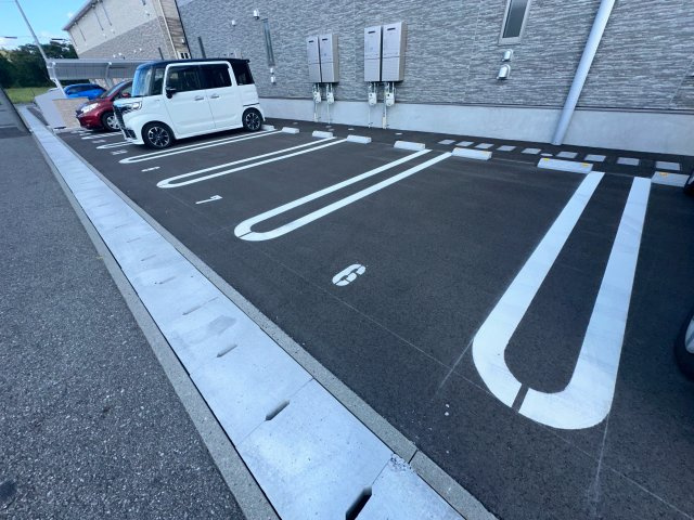 e.na Graphy’s.の駐車場