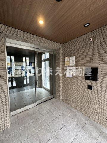 福岡市博多区東光２丁目の賃貸マンションのエントランス