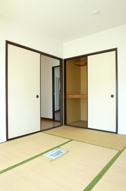 森コーポ【キャッシュバック対象物件】の和室|ゆったりとくつろげる和室です