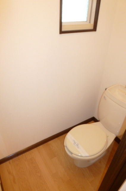 森コーポ【キャッシュバック対象物件】のトイレ|ゆったりとした空間のトイレです