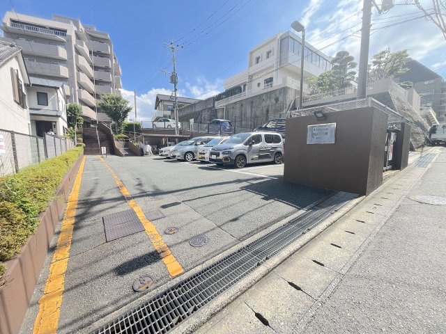 ライオンズマンション大橋第2の駐車場