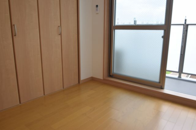 ＬＥＯ四拾八番館の寝室|スーパーも近くにあります