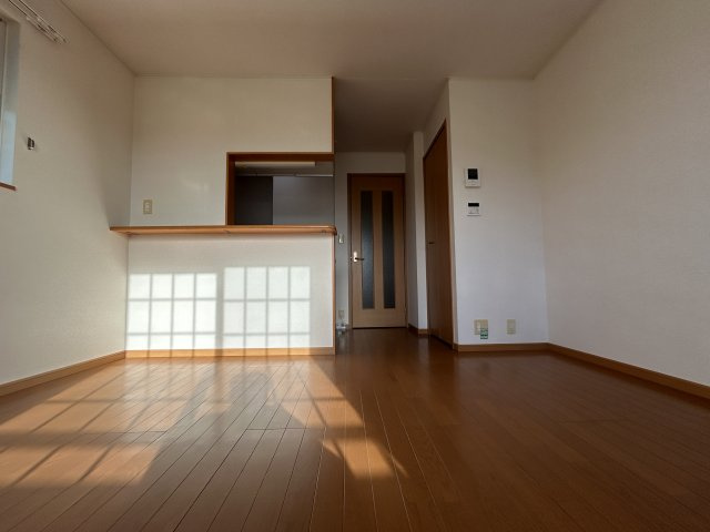 神戸市西区白水２丁目のアパートの居間・リビング