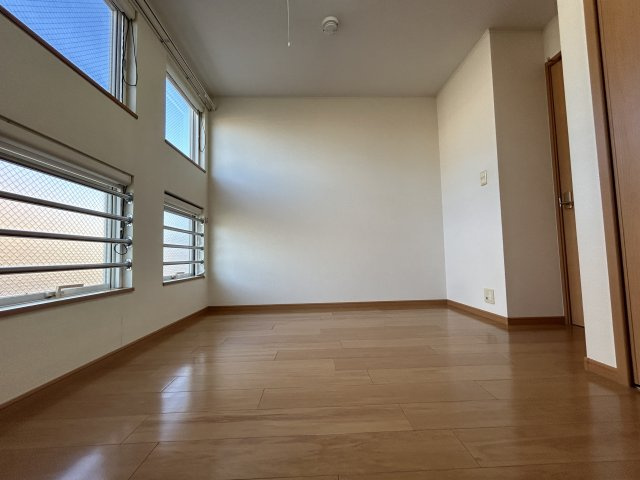 神戸市西区白水２丁目のアパートの居間・リビング