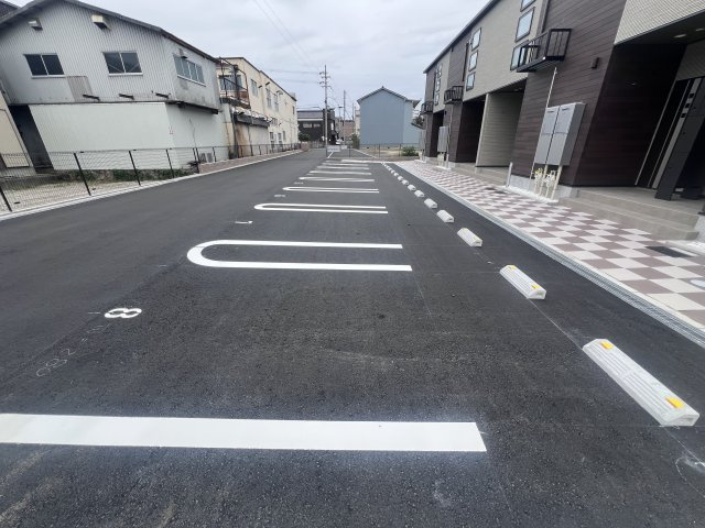 三木市福井２丁目のアパートの駐車場