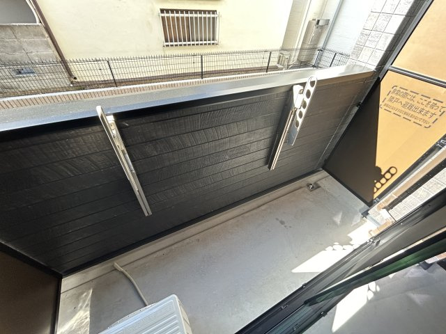 神戸市垂水区舞子台５丁目のアパートのバルコニー