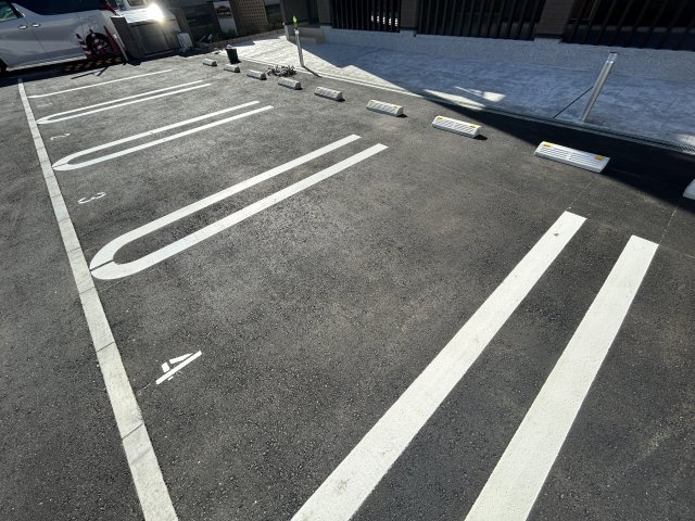 ルポ舞子弐番館の駐車場