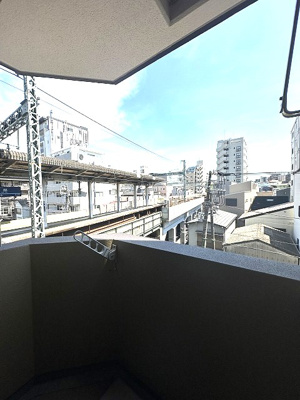 【展望】 | エステムプラザ横濱みなとみらいWEST | バルコニーからの眺望です♪4階にあるので人目が気にならないのが嬉しいですよね☆