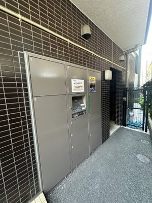 【その他共用部分】 | エステムプラザ横濱みなとみらいWEST | 共用部には宅配BOXがあるので荷物の受け取りもスムーズに♪再配達の手間がかからないのが魅力☆