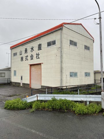 河芸町一色貸倉庫の外観