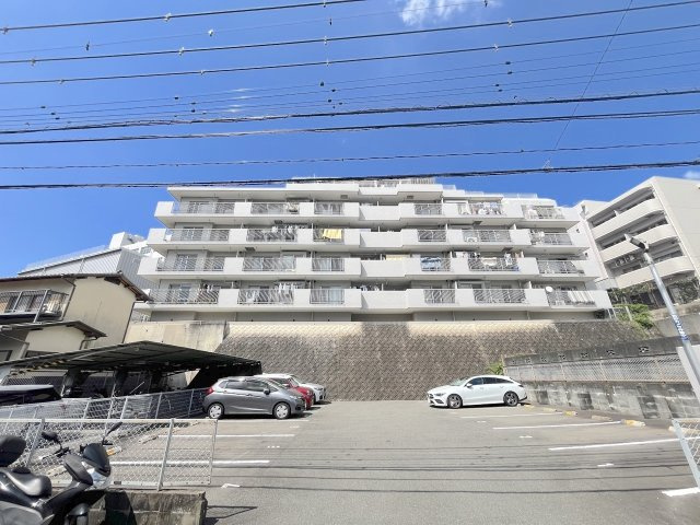 KBCマンションユーハイム大橋3の駐車場