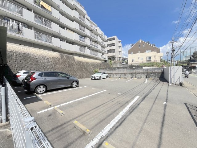 KBCマンションユーハイム大橋3の駐車場