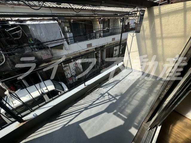 松原2丁目戸建のバルコニー|外からの目が気にならないバルコニーで洗濯物が干せます