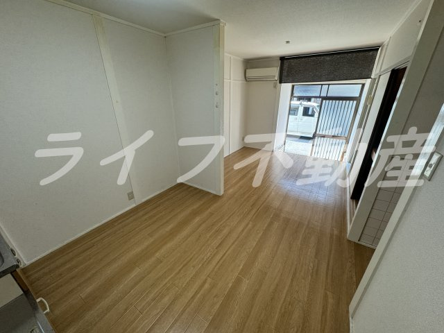 松原2丁目戸建の洋室|落ち着いた色調の洋室です