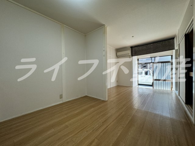 松原2丁目戸建の洋室|落ち着いた色調の洋室です